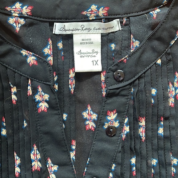 American rag 1X button placket front design multi-color blouse. - Picture 8 of 8